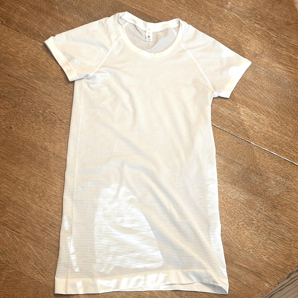 WHITE LULULEMON SWIFTLY TECH 2.0 SIZE 2